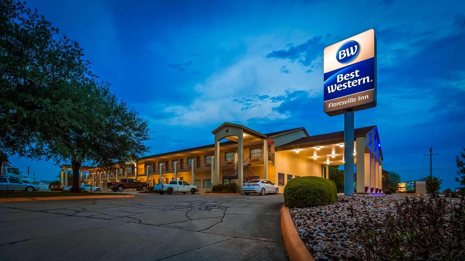 SureStay Hotel by Best Western Floresville Exterior foto